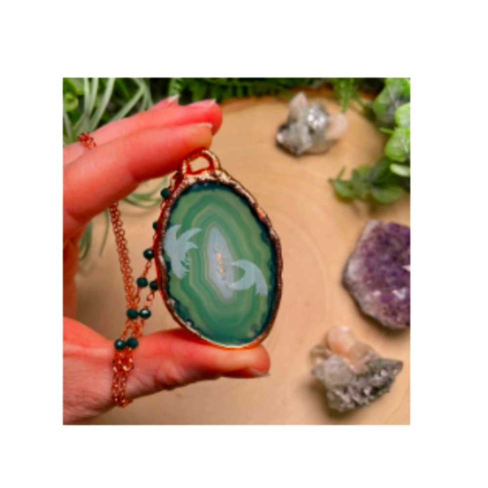 NWT Agate and Copper Raven Etched Necklace